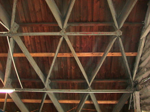 Bootshaus der Junkers Paddelgemeinschaft - Dachkonstruktion innen